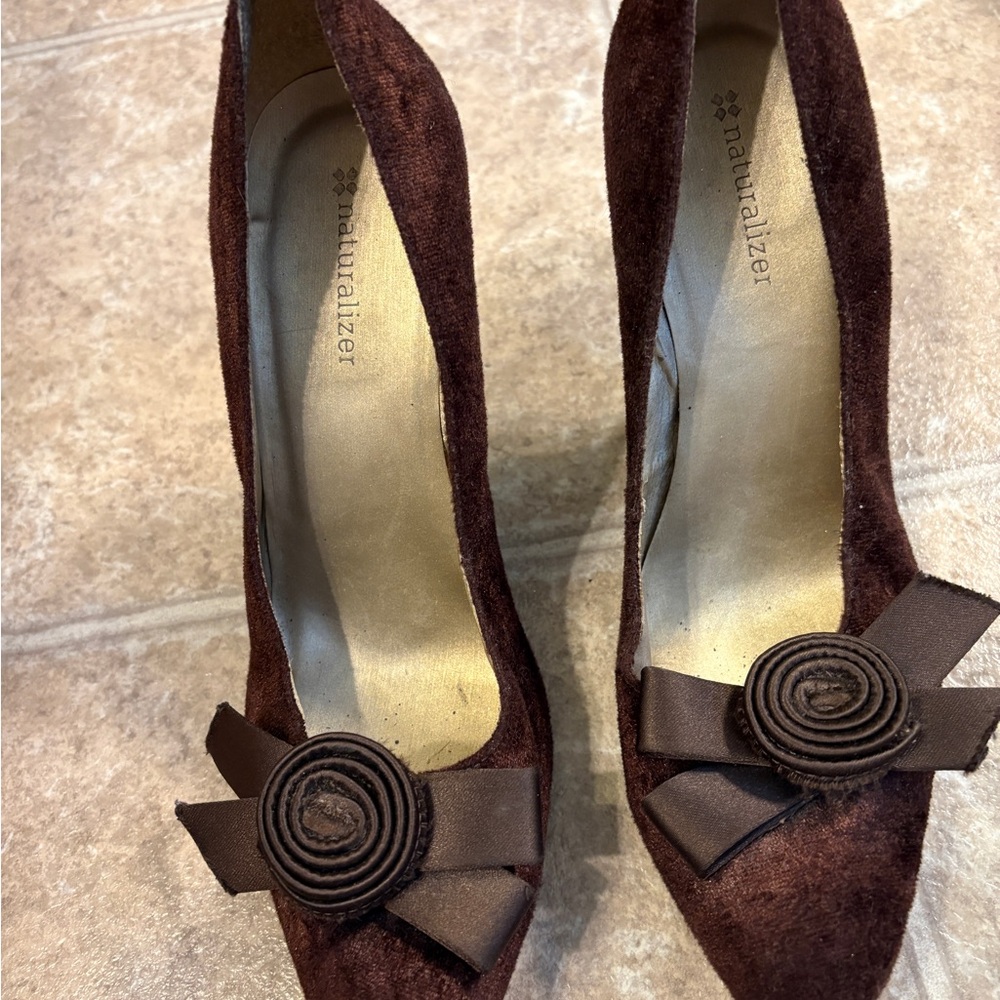 Naturalizer Brown Suede Pointed-Toe Heels with Rosette Bow